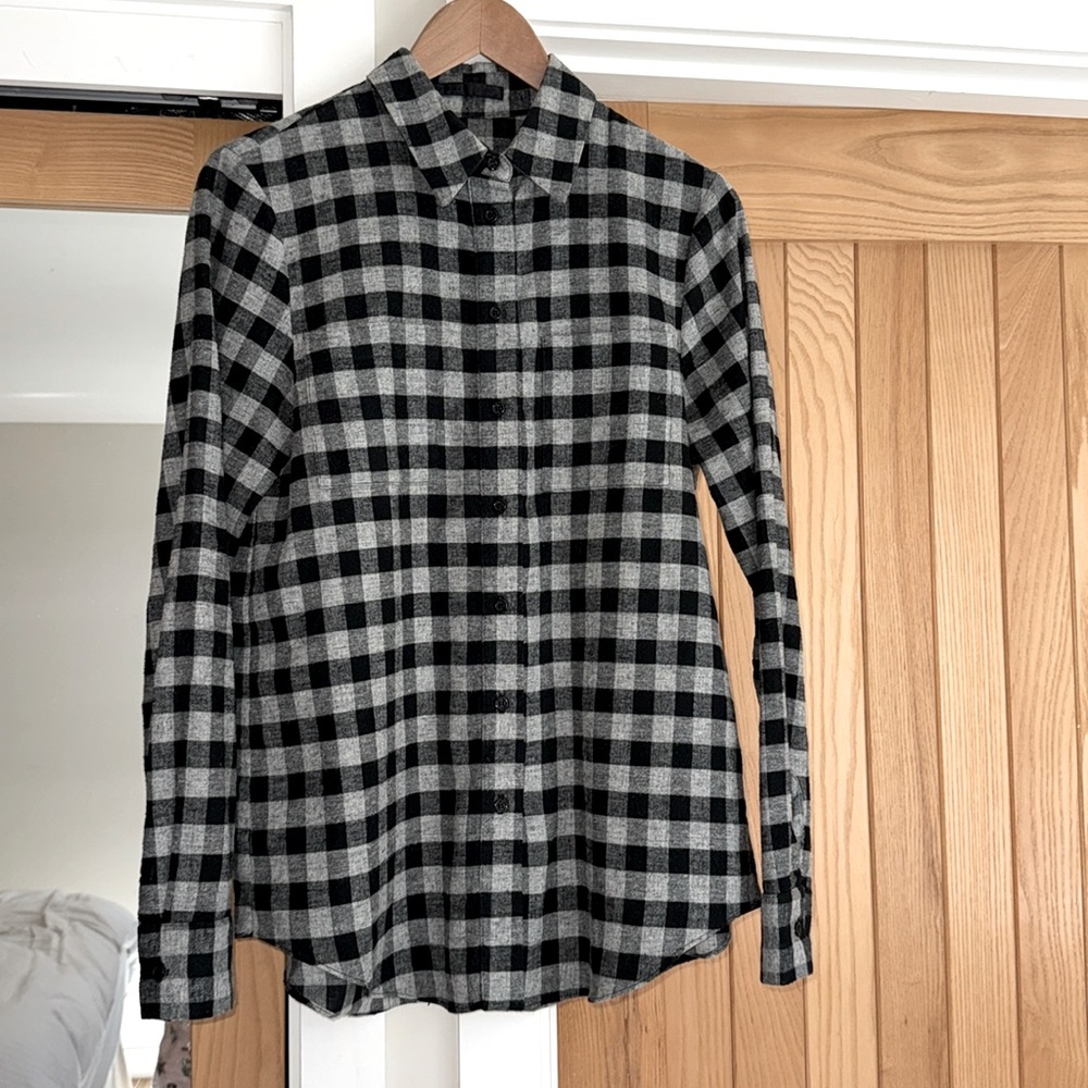 Jenni Kayne, grey & black, plaid flannel button up shirt. Cotton/Linen blend. S